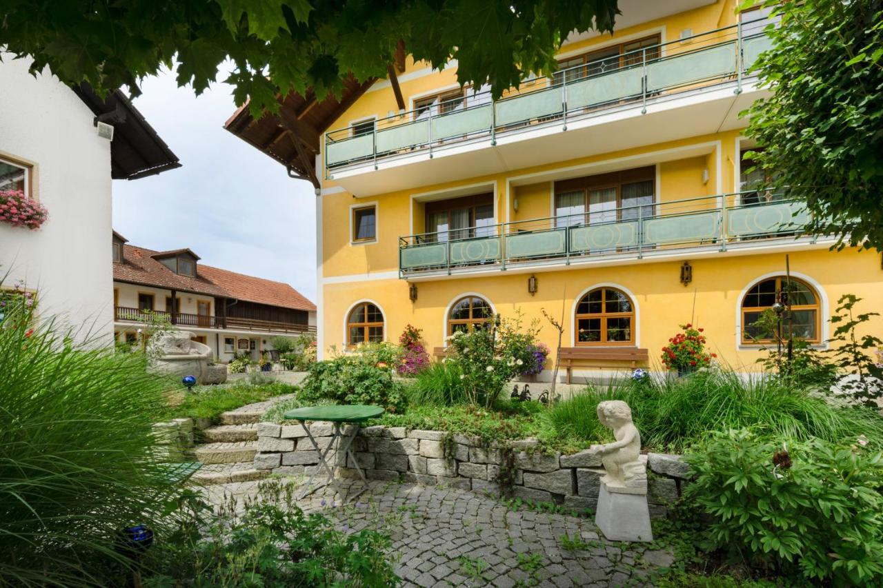 Hotel Preishof Kirchham Eksteriør billede