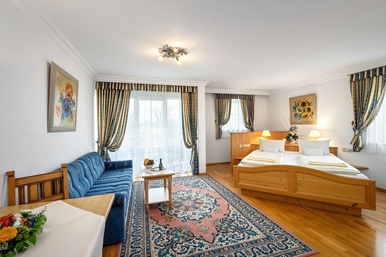 Hotel Preishof Kirchham Eksteriør billede